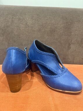 Elf Blue Leather Booties Chunky heel size 8.5 US